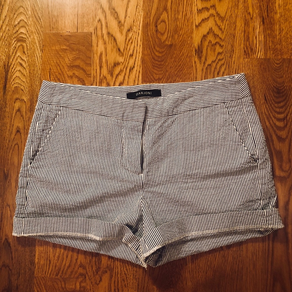 Cute striped shorts!